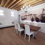 Deluxe 3 Bedroom Flat In Rialto