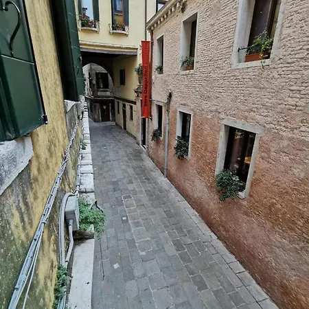 Deluxe 3 Bedroom Flat In Rialto