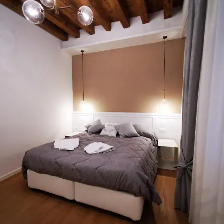 Deluxe 3 Bedroom Flat In Rialto Venedig