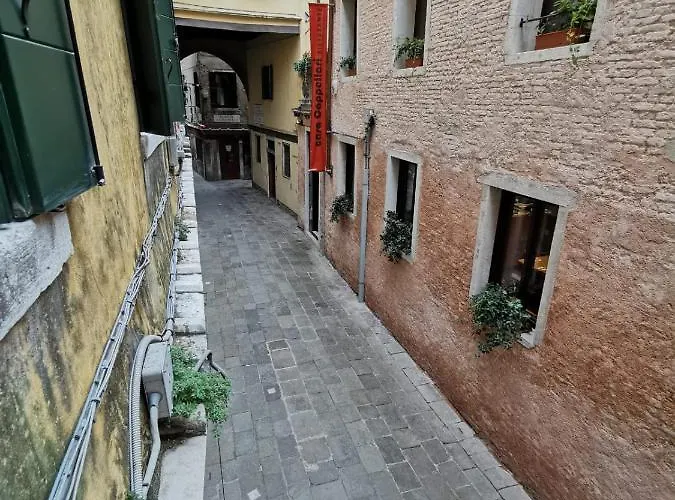 Deluxe 3 Bedroom Flat In Rialto