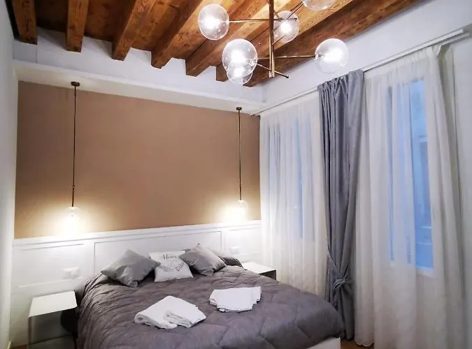 Deluxe 3 Bedroom Flat In Rialto * Venetië