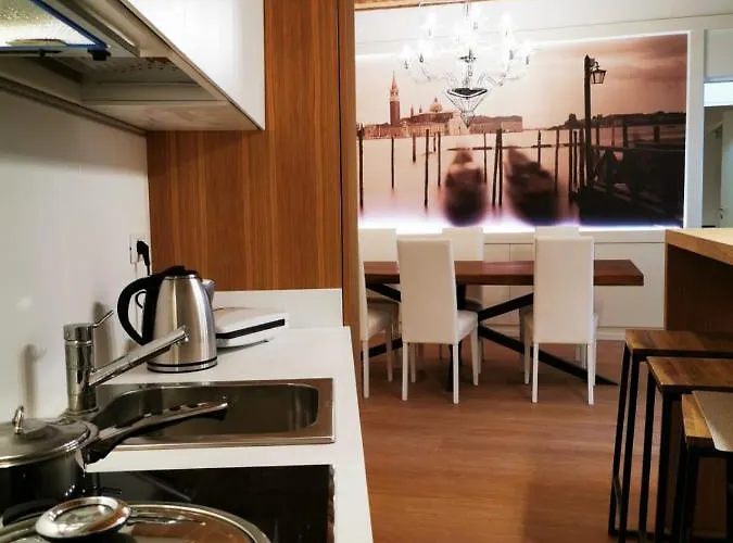 Deluxe 3 Bedroom Flat In Rialto