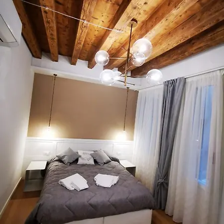 Deluxe 3 Bedroom Flat In Rialto Venecia